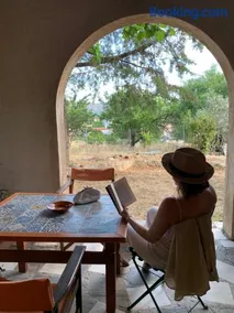 Mavilia Traditional Guesthouse - Image 1