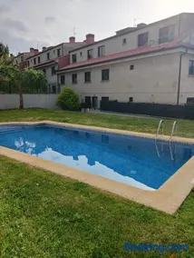 Apartamento con terraza y piscina - Image 2