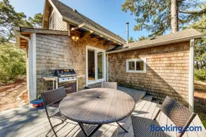 Dog-friendly house near the beach with ocean view and private gas grill - Image 3