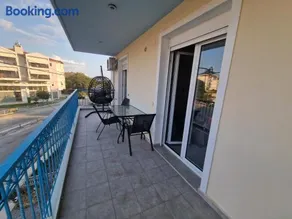 The colorful house with balcony view - Image 2