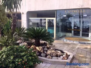 Beachfront Studio on Promenade des Anglais - Image 1