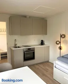 Newly renovated studio apartment - free parking and EV docking - Image 4