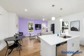 Exclusive 1BR Luxe Haven in Ideal Spot - Image 4
