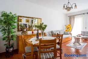 Elegant Sea View Apartment - Image 1