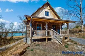 Cozy Lake Front Cabin Sleeps 4 Dock Play Yard - Image 1