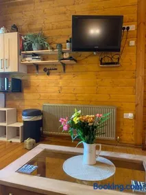 Cherry Cabin - Little Log Cabin in Wales - Image 5