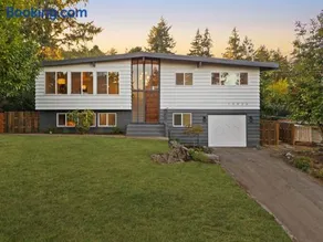 Moder charmer 4 BR 3 BA 12 Miles to Seattle, 3 miles to Airport near the mall - Image 1