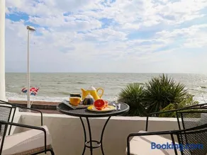 Seashore Apartment - Image 2