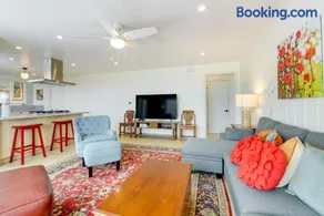 Pet-Friendly El Cerrito Home: Deck, Sauna & Views! - Image 1