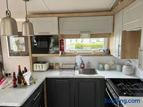 8 Berth Luxury Caravan On Butlins Skegness -Pets - Image 2