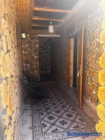 Atlas Chalet Armed - Image 3