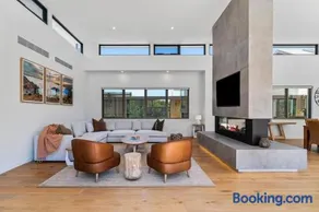 Pearse Retreat - Extraordinary Luxury Living - Image 2