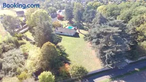 A timeless manor of discreet luxury and absolute privacy - Image 2