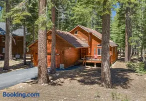 Tahoe Donner Cabin Level Driveway Sleeps 8 Decks Close to Ski & Trails - Image 3