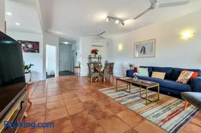 ZEN MARKETS - Stylish 2-BR Apt Near Parap Markets - Image 3