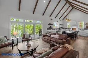 Peaceful Lakehouse - Relax & Recharge - Pet Friendly - Image 1