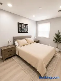 Hidden Gem Near NYC Modern & Cozy - Image 2