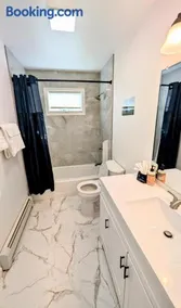 Spacious Downtown 2-bdrm Apartment - Image 3