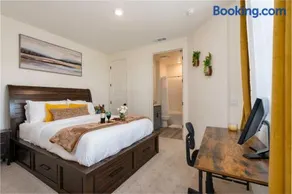 Bakersfield 1BR - Private Entrance, Workspace & AC - Image 2