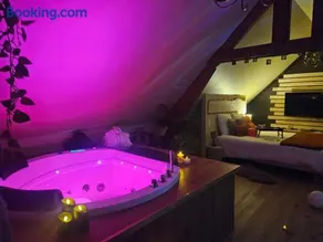 Le Chalet, Escapade Spa & Jacuzzi Privé proche Lille - Image 5
