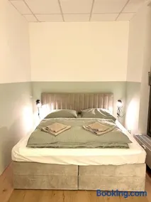 Cozy Trade Fair Apartment Munich - Image 1