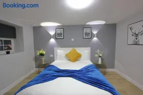 Oasis, Central Self Contained Flat by CozyNest - Image 3
