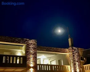 Irini Seaside Luxury Apartments - Image 1