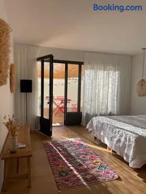 Suite 671 - Image 1