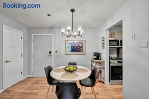 Near Airport - King Bed - Pet Friendly - Image 2