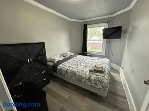 Upper Floor 2 bedroom Unit - Image 1