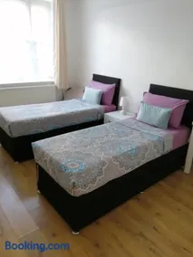 Dream Time Apartments-Aqua Suite - Image 3