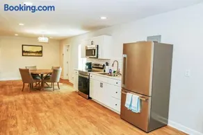 Farm Lodge with Beautiful Open Floor Plan - Image 2