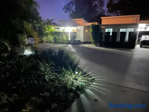 545 Esplanade - Image 5