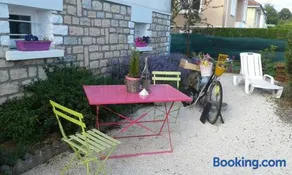 blue room, kitchenette - Image 4