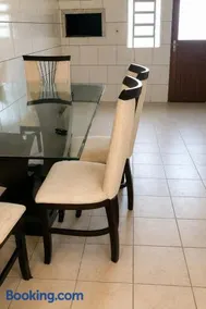 Casa completa próxima ao centro - Image 2