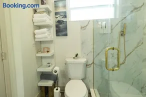 10 Minutes from Universal - Relaxing Guest Suite - Image 4