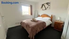 2 Bedroom Apartment in Glasgow City - Image 2