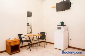 Windjammer International Cuisine & Comfort Inn - Image 4