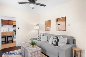 Charming Home in Cleveland 3215 - Image 4