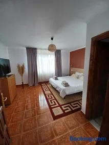 La umbra nucului bătrân - Image 4
