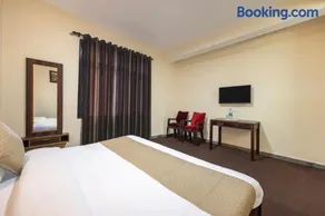 The Prakriti Inn & Suites l Family Events I Pure veg l Sky Bonfire l Lift l Power Backup l Free Parking l Kufri By Exotic Stays - Image 4