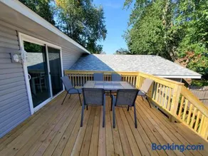 Quiet 3BR 2BA Near Mall, Shopping Centers, and I-94 - Image 4