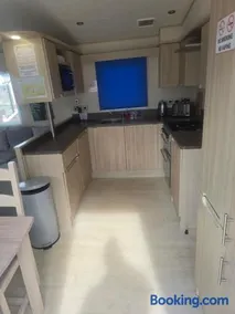 3 bedroom Lyons robin hood Rhyl CT2 - Image 5