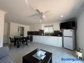 A newly renovated home and only 2 minutes to Highway - modern and handy - Image 3