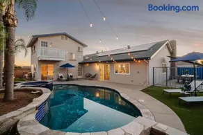 Sunlit Oasis with Heated Pool and Jacuzzi 20 minutes to Disneyland - Image 2