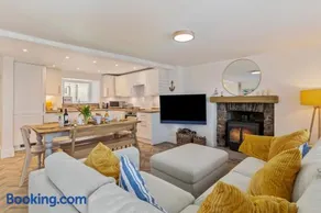 Rose Cottage - Sea Views Hot Tub Log Burner - Image 4