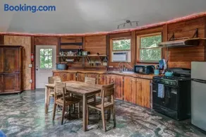 Wooden Yurt at Kaluna Farm Retreat - Image 3