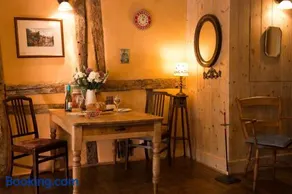 The Old Monkey, a quirky bolthole on the edge of a historic Market Town - Image 4