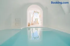 Vima Santorini, Traditional Luxury - Image 2