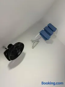 Quarto privativo com banheiro compartilhado em Pousada recém construída,a 500mts do pátio do forró - Image 5